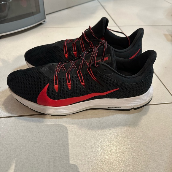 Nike running sneakers black and red 13 US - Picture 2 of 10
